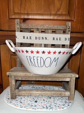 🇺🇸 PRISTINE Rae Dunn "FREEDOM" Large Party Bowl with Handles NWT